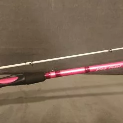 Okuma Pink Pearl V2 – 8,2ft 10-32g 2-delt